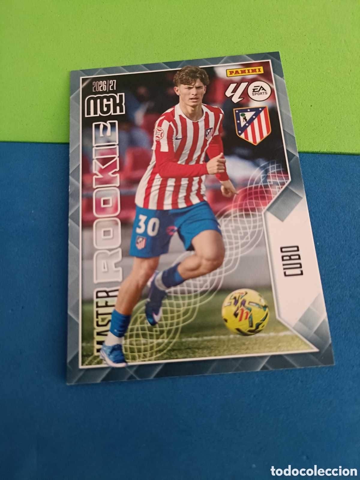 Cromos de f&uacute;tbol: PANINI 2026 2027 MGK MEGACRACKS 25 Aniversario - Rookie 410 Cubo Atl&eacute;tico Madrid