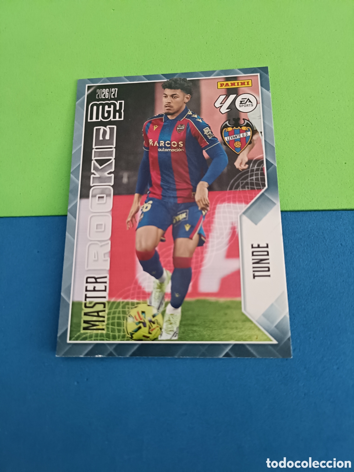 Cromos de f&uacute;tbol: PANINI 2026 2027 MGK MEGACRACKS 25 Aniversario - Rookie 421 Tunde