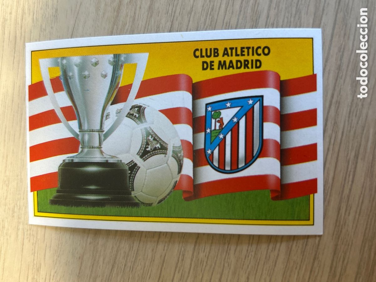 Figurine di Calcio: ESCUDO Y BANDERA ATLETICO DE MADRID LIGA ESTE 1990 1991 90 91 NUNCA PEGADO SIN PEGAR