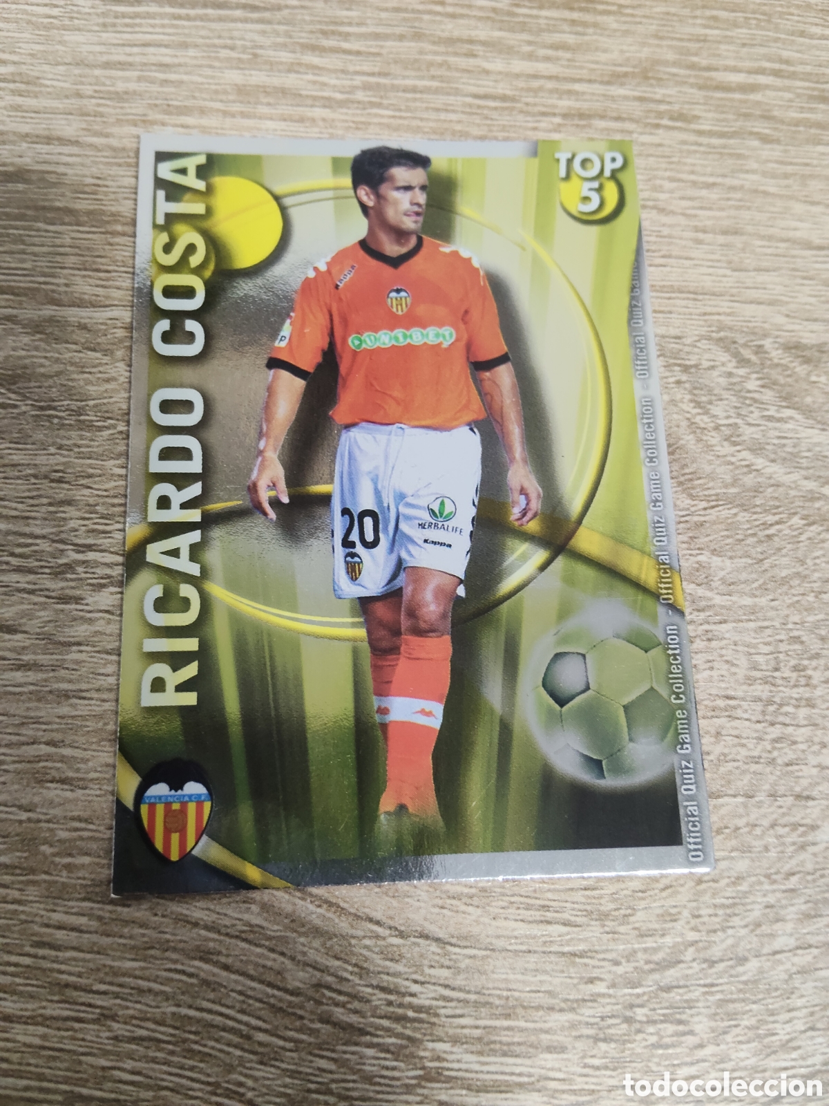 Fu&szlig;ball-Sticker: Mundicromo las fichas de la liga 2010 2011 10 11 570 Ricardo Costa Valencia fondo dorado