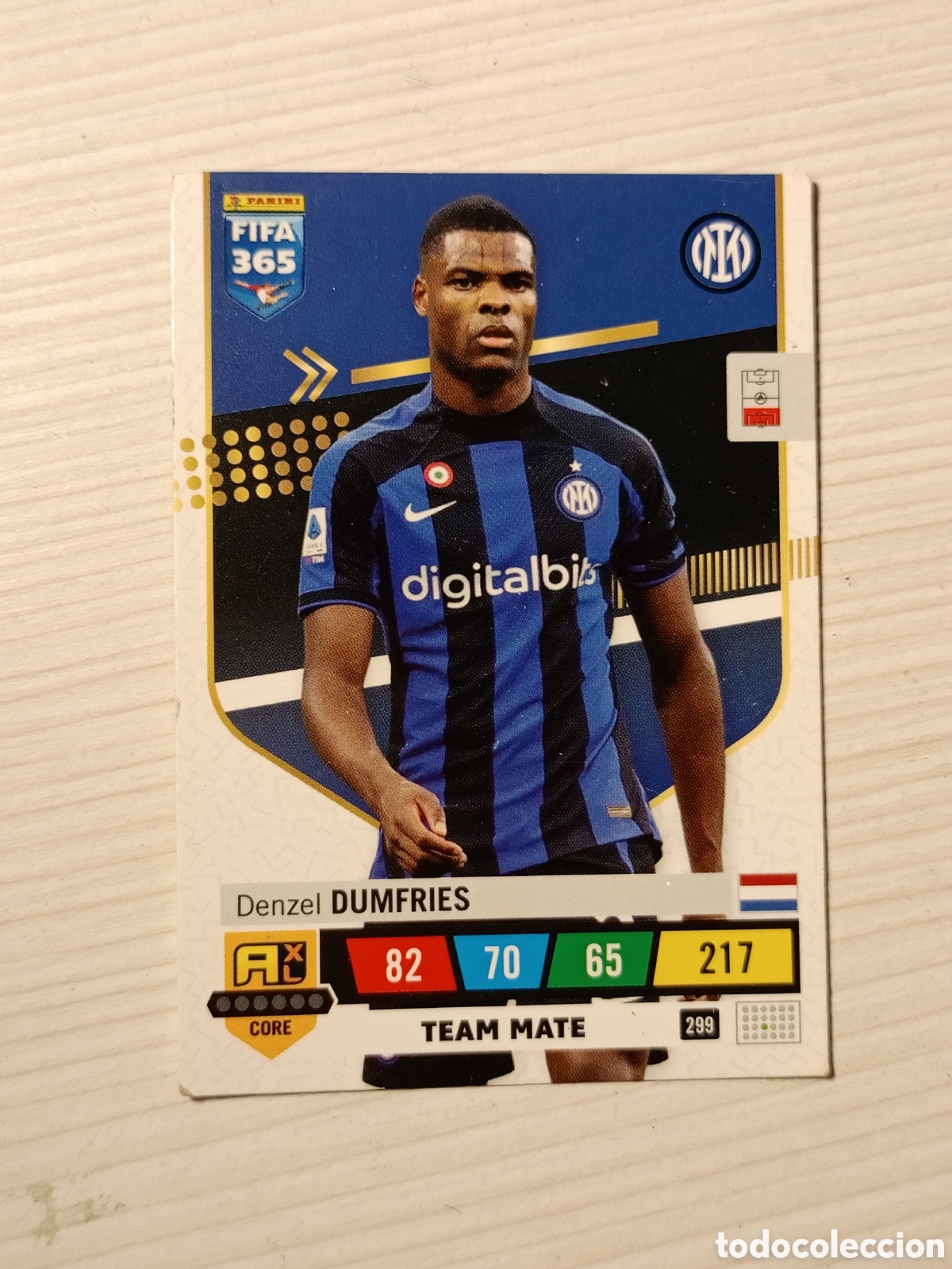 Cartes &agrave; collectionner de Football: Cromo FIFA 365 ADRENALYN 2022 2023 22/23 PANINI - TEAM MATE - INTER MIL&Aacute;N - DUMFRIES 299