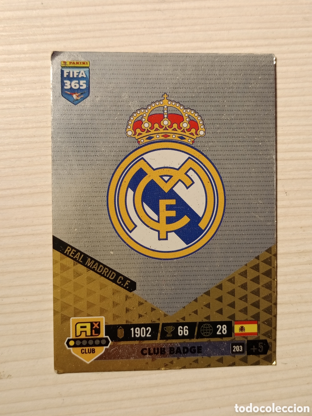 Cartes &agrave; collectionner de Football: 203 Escudo Real Madrid, Panini Adrenalyn Fifa 365 2023