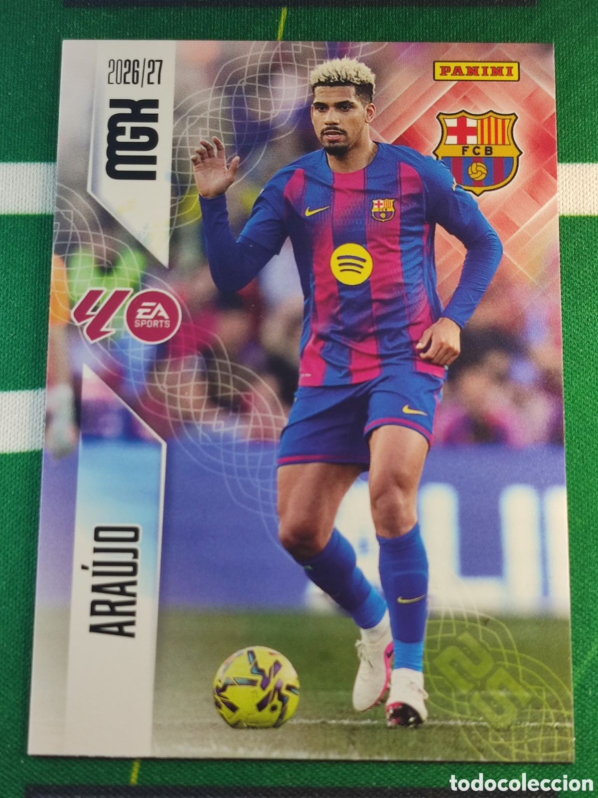 Football Stickers: 80 Ara&uacute;jo FC Barcelona MEGACRACKS 2026 2027 - 26 27 MGK