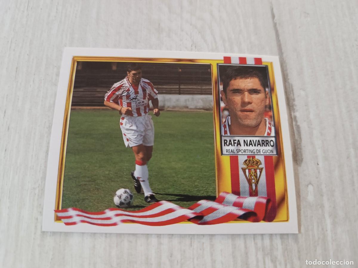 Cromos de f&uacute;tbol: RAFA NAVARRO COLOCA SIN PEGAR LIGA ESTE 95 96