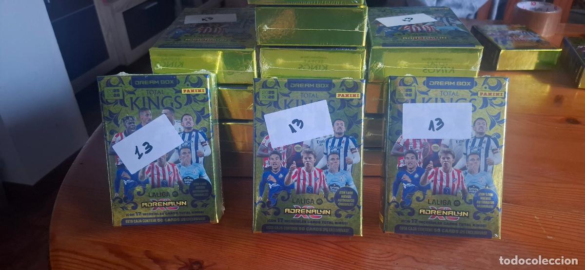 Fu&szlig;ball-Sticker: DREAM BOX 2025-26 TOTAL KINGS PANINI ADRENALYN XL LA LIGA PRECINTADO-50 CARDS ESPECIALES. 1 UNIDAD