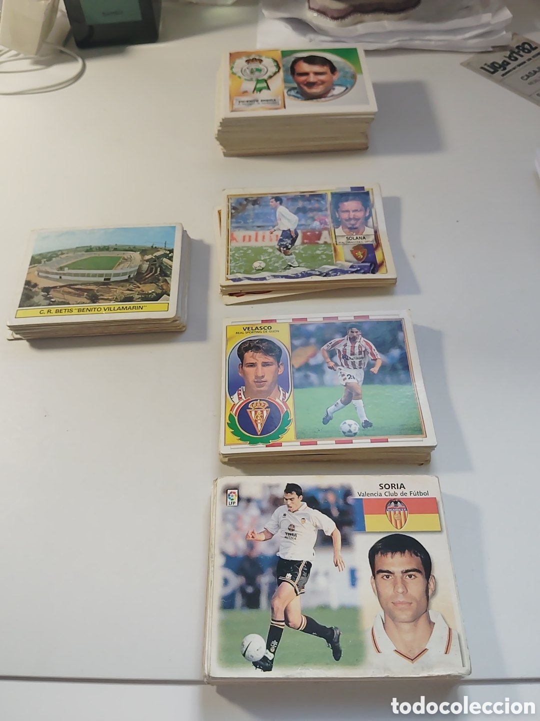 Cromos de f&uacute;tbol: 126 cromos nuevos. Varios a&ntilde;os.