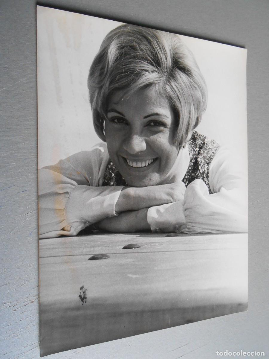 Cartes &agrave; collectionner de Football: FOTO de - MONNA BELL - de 18 x 24 cms