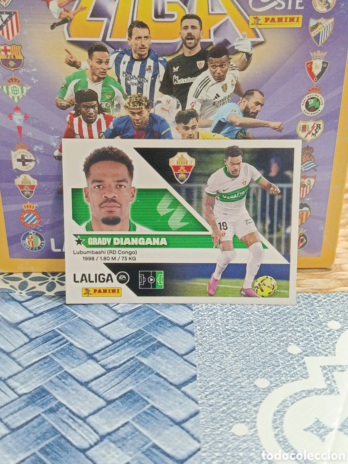 Cartes &agrave; collectionner de Football: DIANGANA ELCHE C.F. N&ordm; 19 LIGA ESTE 26 27 2026 2027 PANINI &rdquo;NUEVO DE SOBRE&rdquo;