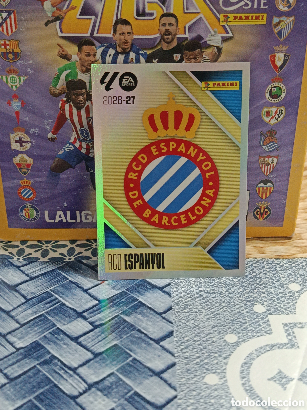 Cartes &agrave; collectionner de Football: ESCUDO R.C.D. ESPA&Ntilde;OL ESPANYOL N&ordm; 1 LIGA ESTE 26 27 2026 2027 PANINI &rdquo;NUEVO DE SOBRE&rdquo;