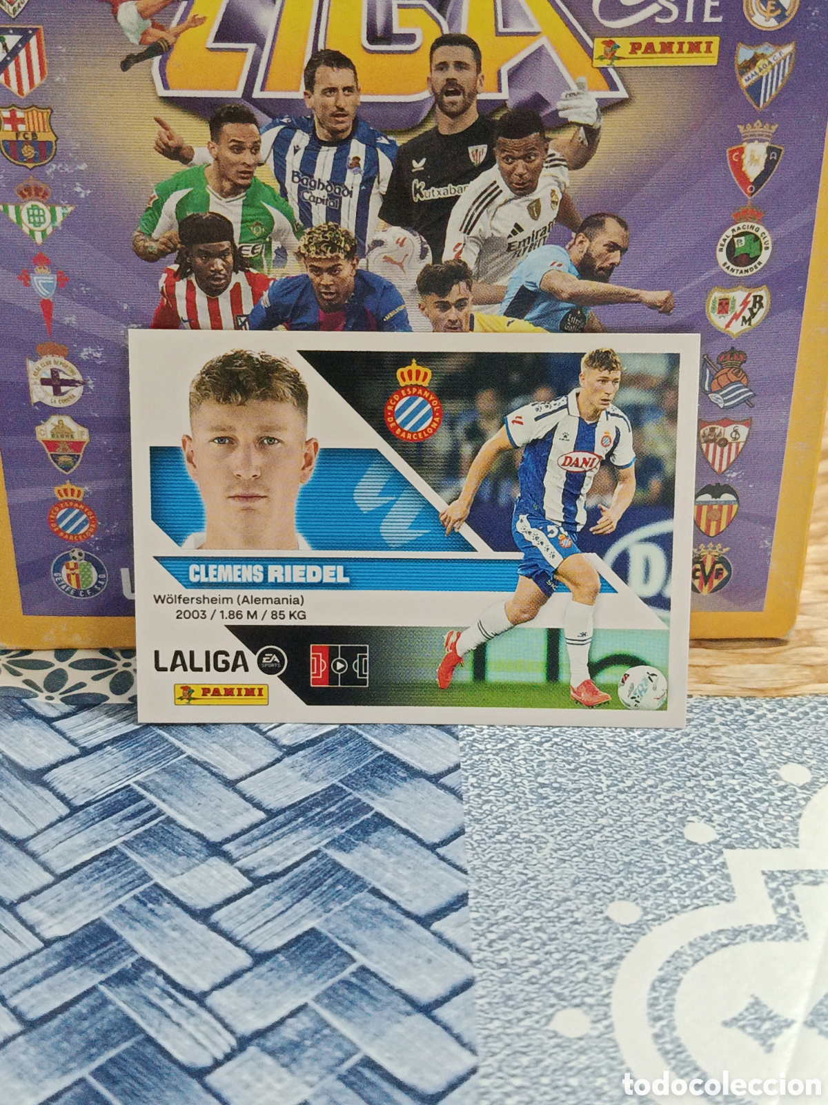 Cartes &agrave; collectionner de Football: RIEDEL R.C.D. ESPA&Ntilde;OL ESPANYOL N&ordm; 7 LIGA ESTE 26 27 2026 2027 PANINI &rdquo;NUEVO DE SOBRE&rdquo;