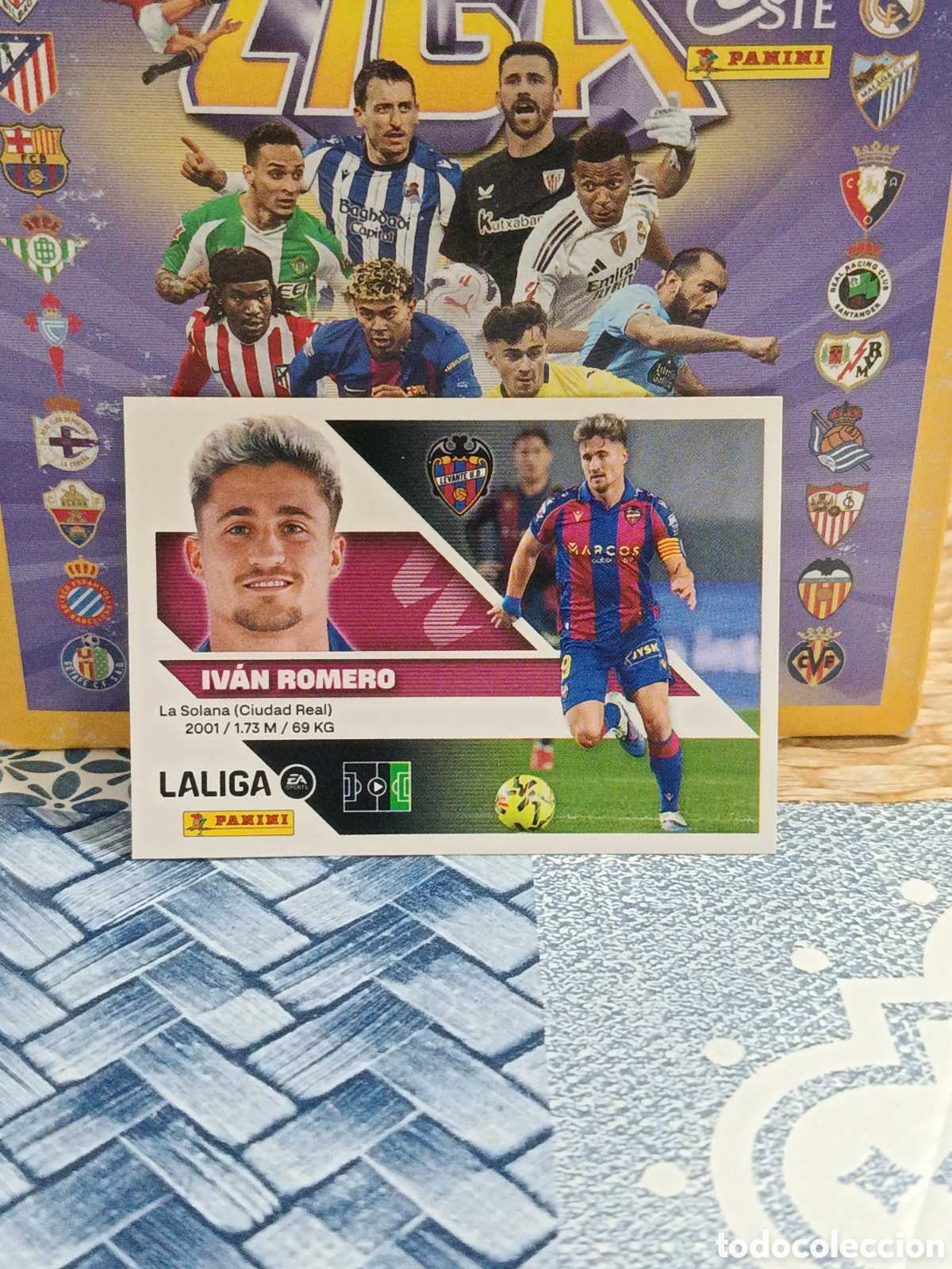 Cromos de Futebol: IVAN ROMERO LEVANTE N&ordm; 18 LIGA ESTE 26 27 2026 2027 PANINI &rdquo;NUEVO DE SOBRE&rdquo;