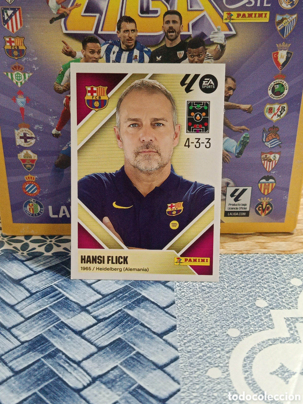 Cromos de Futebol: HANSI FLICK F.C. BARCELONA BAR&Ccedil;A N&ordm; 2 LIGA ESTE 26 27 2026 2027 PANINI &rdquo;NUEVO DE SOBRE&rdquo;