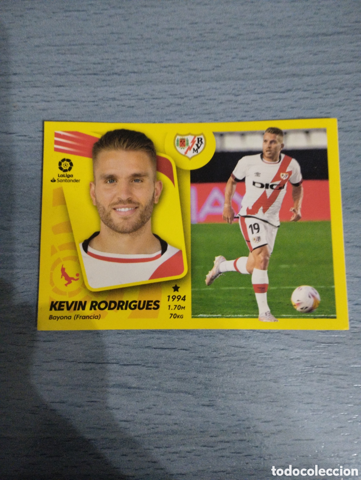 Fu&szlig;ball-Sticker: Cromo ediciones este liga 21 22 coloca 11 bis Kevin rodrigues rayo vallecano sin pegar