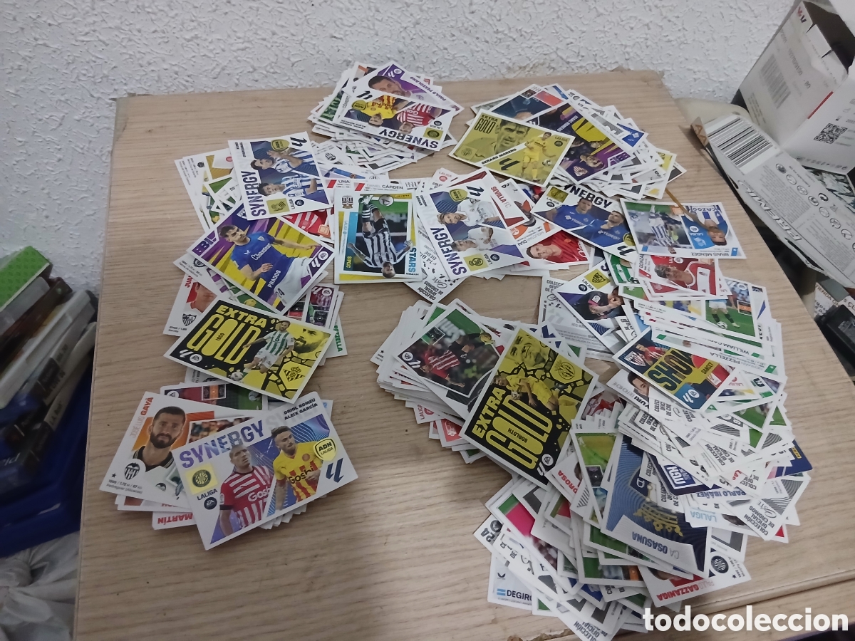 Cartes &agrave; collectionner de Football: 500 CROMOS SIN PEGAR LIGA ESTE 23/24 Y 24/25,,VER FOTOS