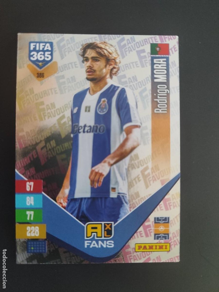 Cartes &agrave; collectionner de Football: ADRENALYN XL FIFA 365 2027 CARD FANS RODRIGO MORA PORTO # 386 PANINI