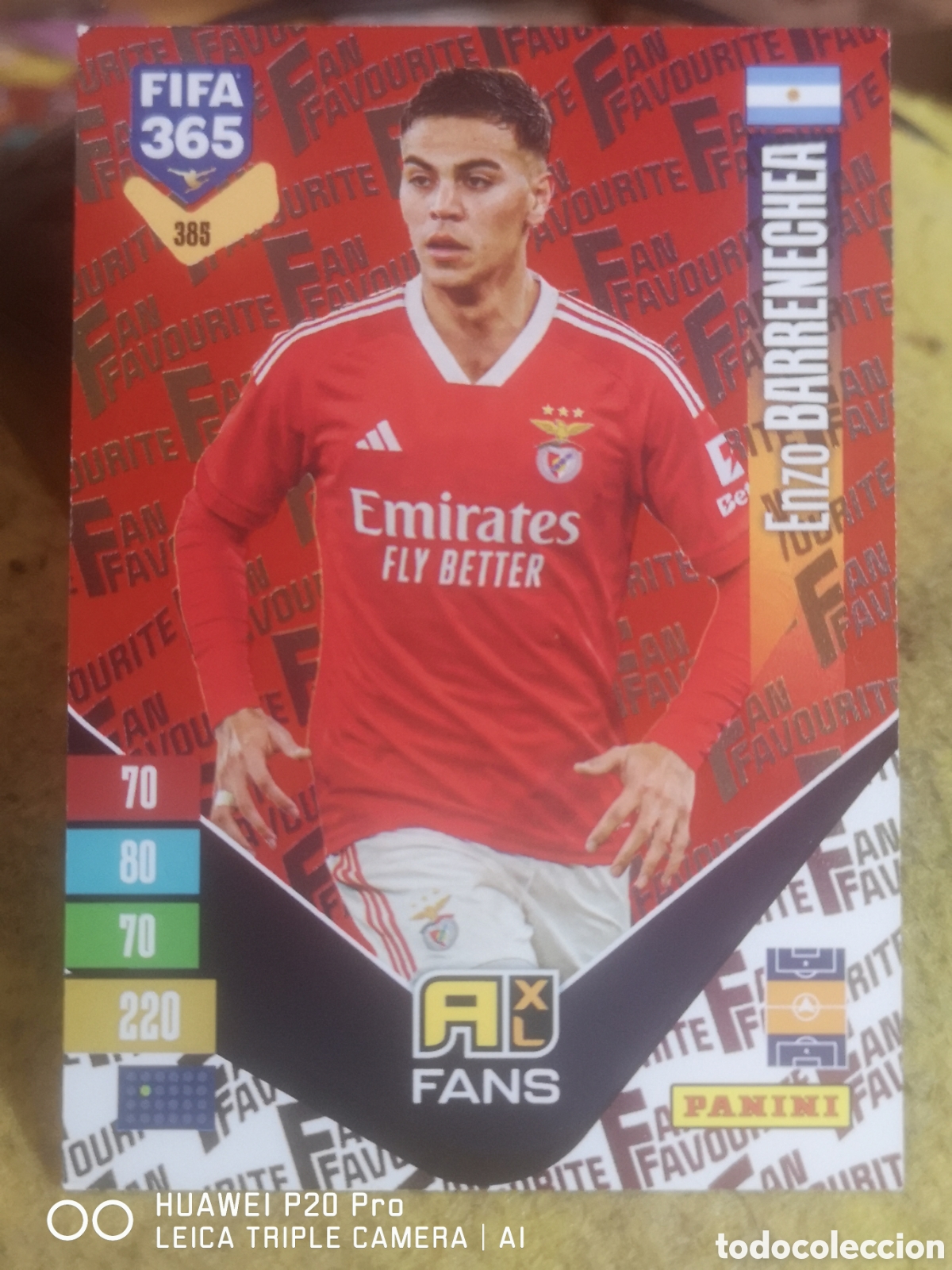 Figurine di Calcio: ADRENALYN FIFA 365 2027 FANS PARALELA ROJA BARRENECHEA 385 - BENFICA