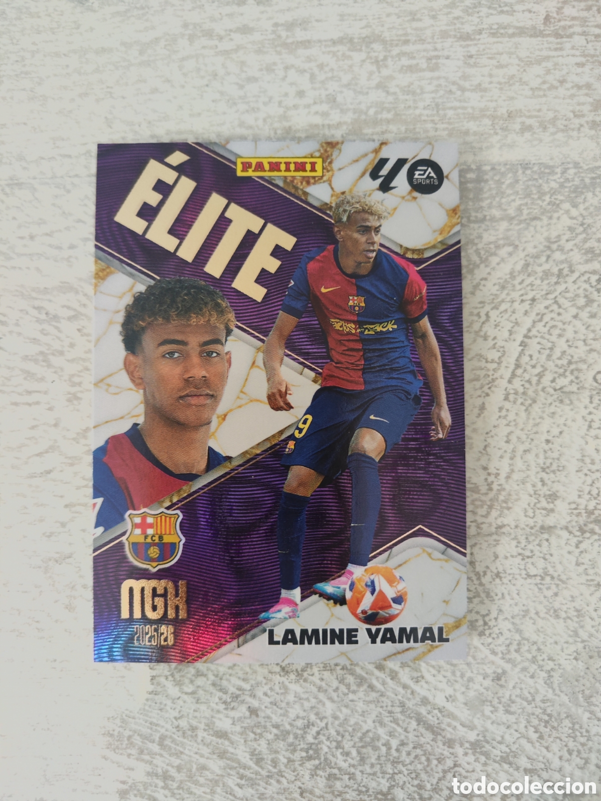 Cartes &agrave; collectionner de Football: Megacracks 25 26 &Eacute;lite 9 Barcelona Lamine Yamal
