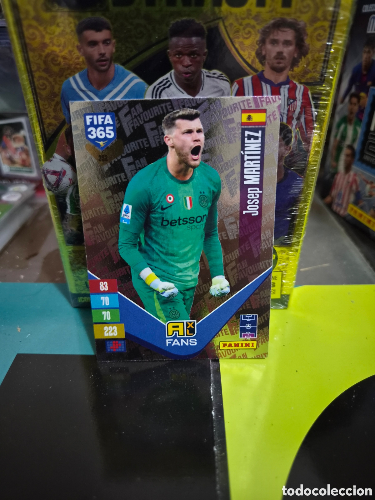 Football Stickers: N&deg;352 Fans Martinez FIFA 365 2027
