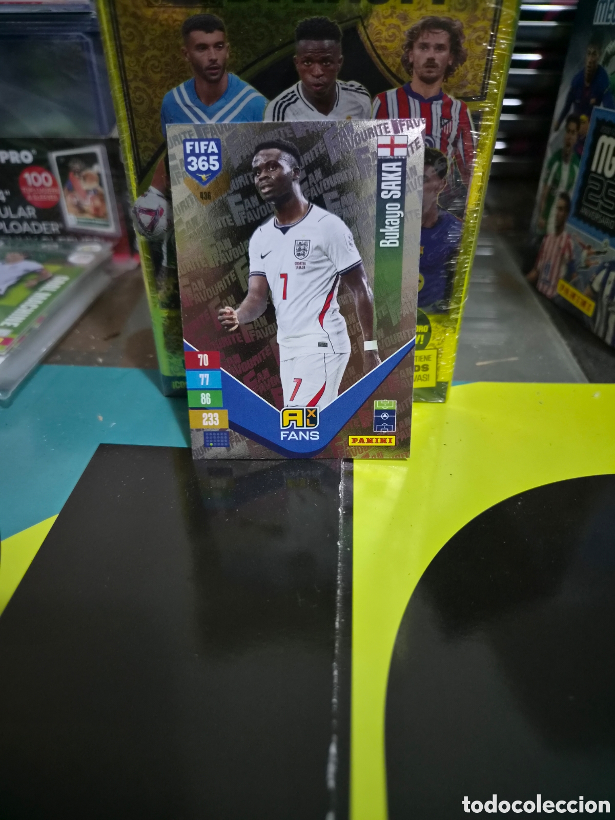 Figurine di Calcio: N&deg;436 Fans Saka FIFA 365 2027