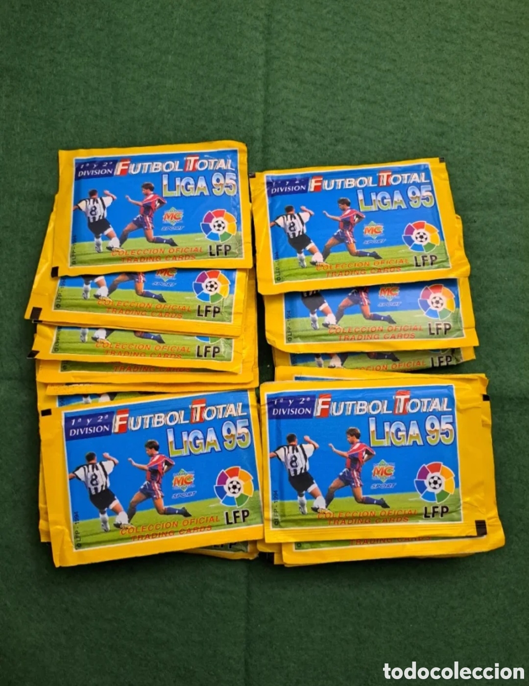 Football Stickers: 30 sobres sin abrir. Mundicromo Liga 95 F&uacute;tbol Total