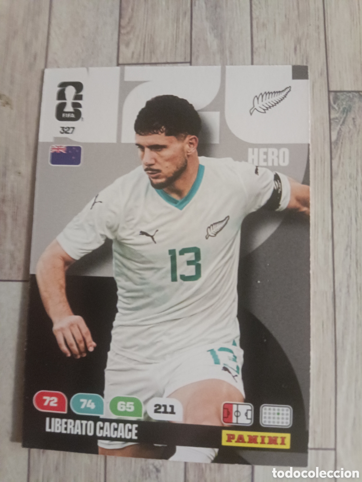 Cromos de f&uacute;tbol: 327 LIBERATO CACACE NUEVA ZELANDA HERO ADRENALYN XL MUNDIAL FIFA WORLD CUP 2026 PANINI