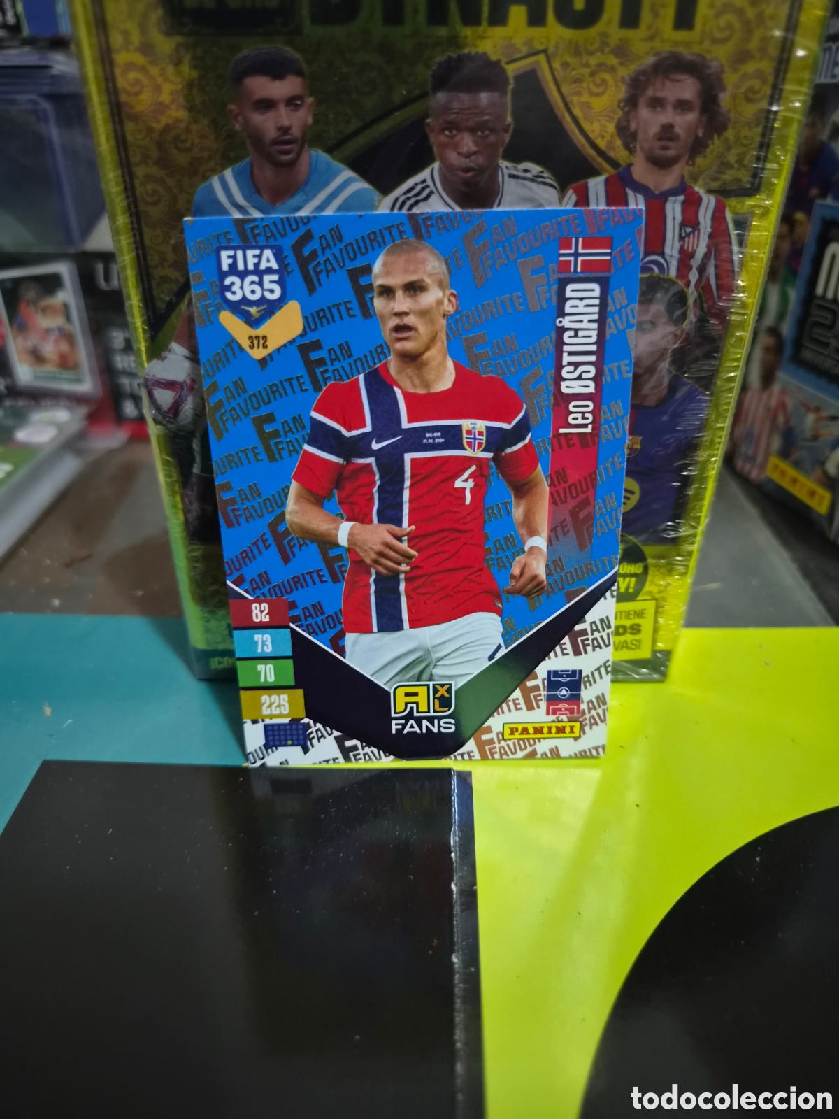 Football Stickers: N&deg;372 Fans Blue &Oslash;stig&aring;rd FIFA 365 2027