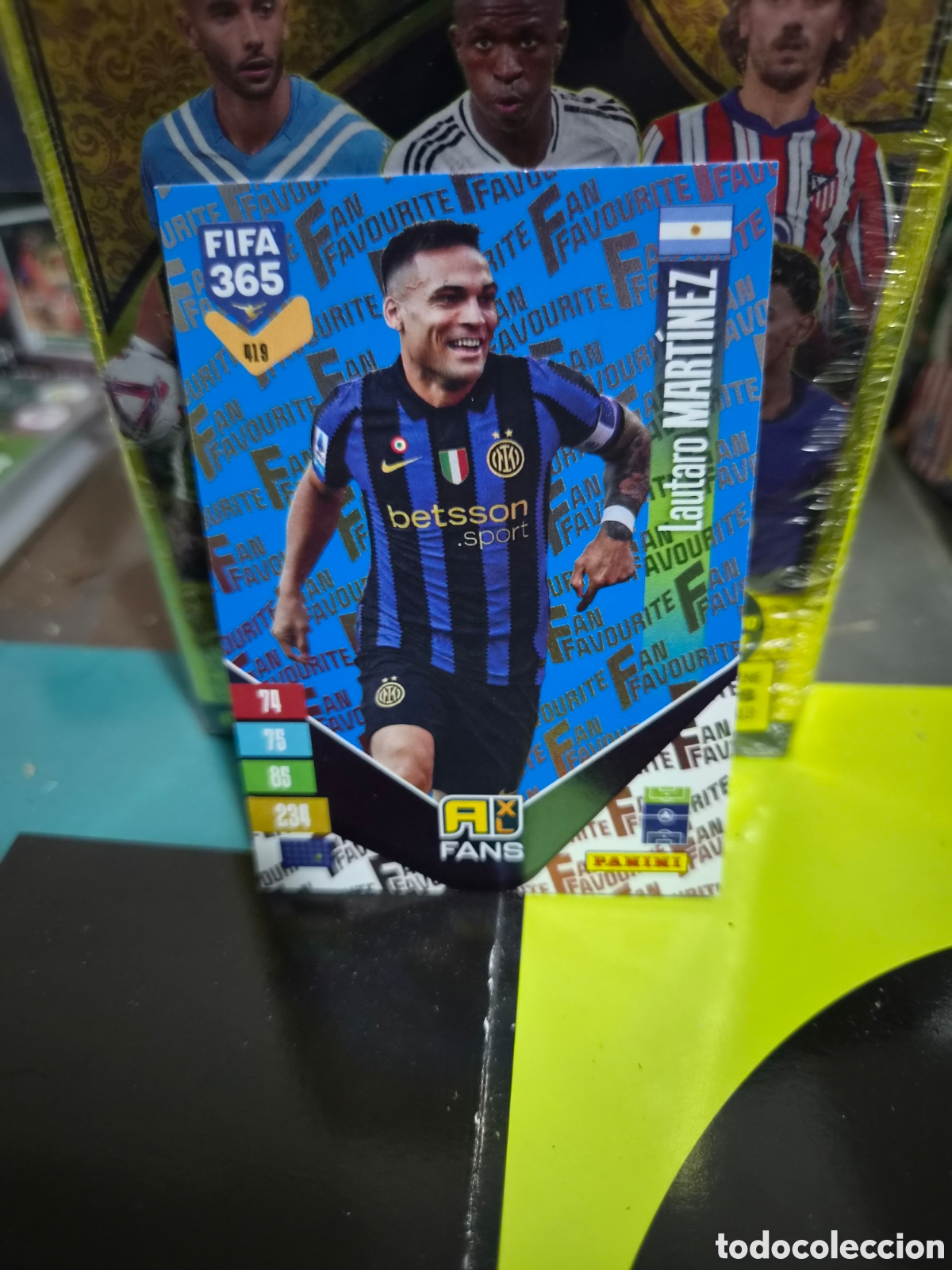 Cromos de f&uacute;tbol: N&deg;419 Fans Blue Lautaro Martinez FIFA 365 2027