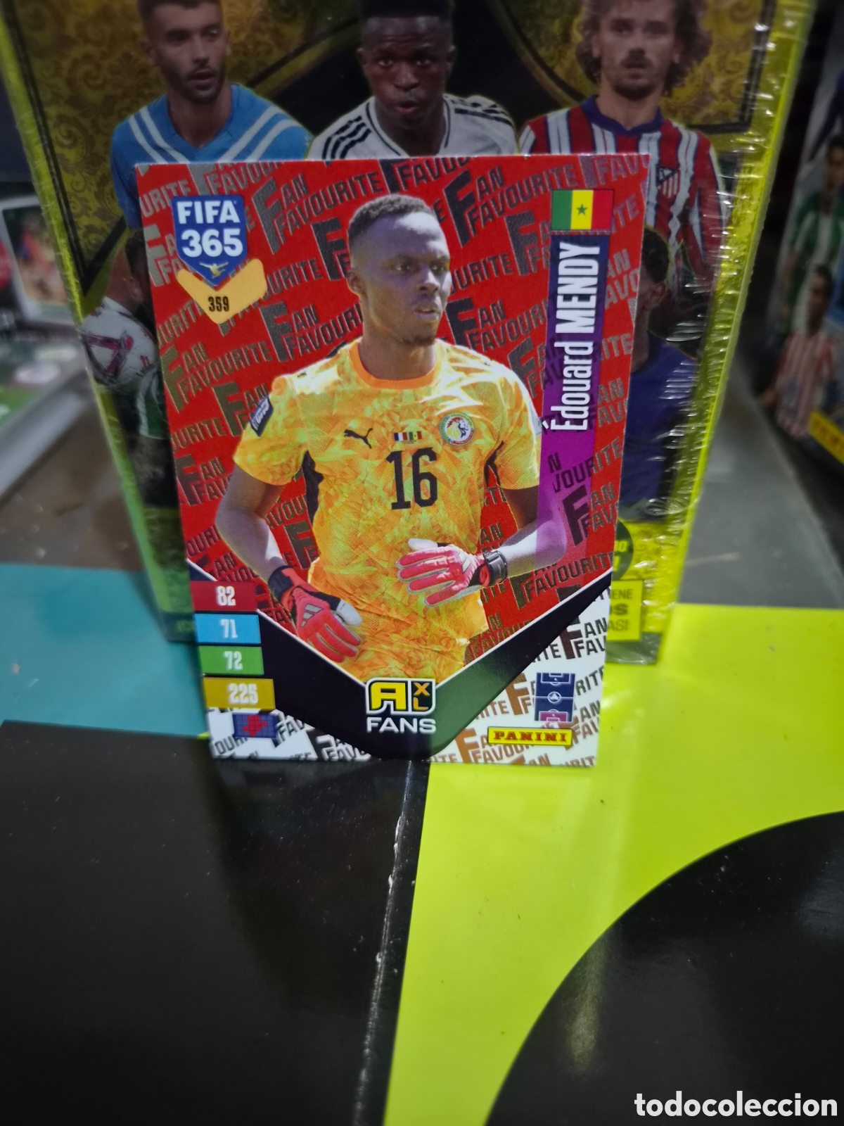 Cartes &agrave; collectionner de Football: N&deg;359 Fans Red Mendy FIFA 365 2027