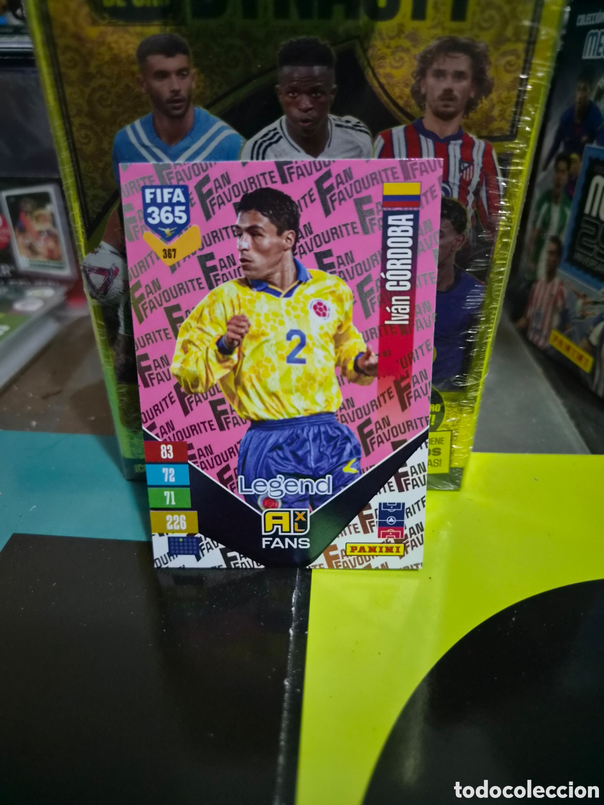 Cartes &agrave; collectionner de Football: N&deg;367 Fans Legends Pink C&oacute;rdoba FIFA 365 2027