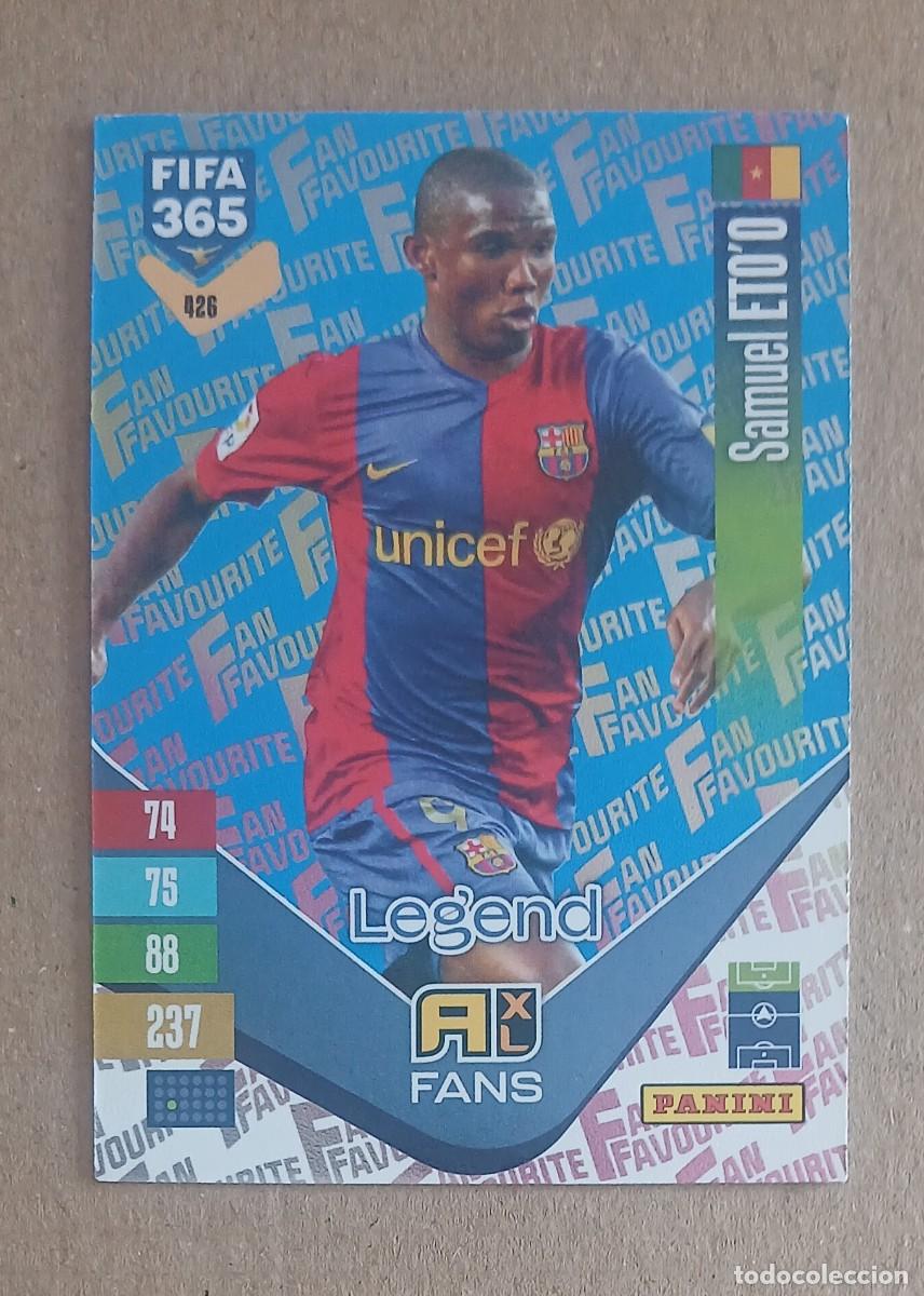 Fu&szlig;ball-Sticker: CROMO n&ordm; 426 SAMUEL ETO'O FAN FAVOURITE FONDO AZUL ADRENALYN XL FIFA 365 2026-2027. Nuevo de sobre.