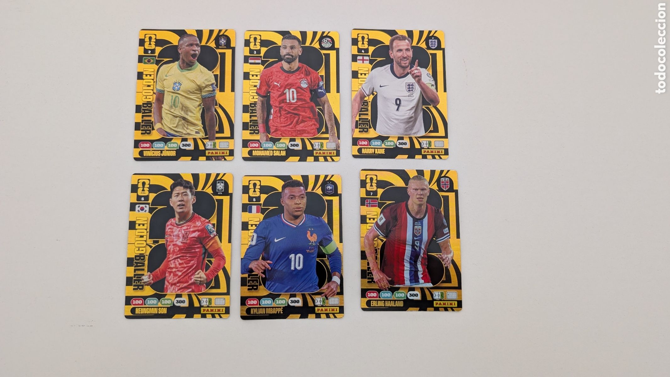 Fu&szlig;ball-Sticker: LOTE 6 GOLDEN BALLER DIFERENTES ADRENALYN XL WORLD CUP MUNDIAL 2026 26 PANINI