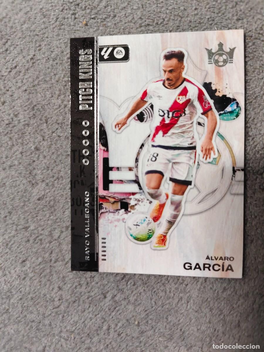 Fu&szlig;ball-Sticker: 37 PITCH KINGS LA LIGA 25 26 ALVARO GARCIA RAYO VALLECANO BASE PANINI 2025 2026 AAF