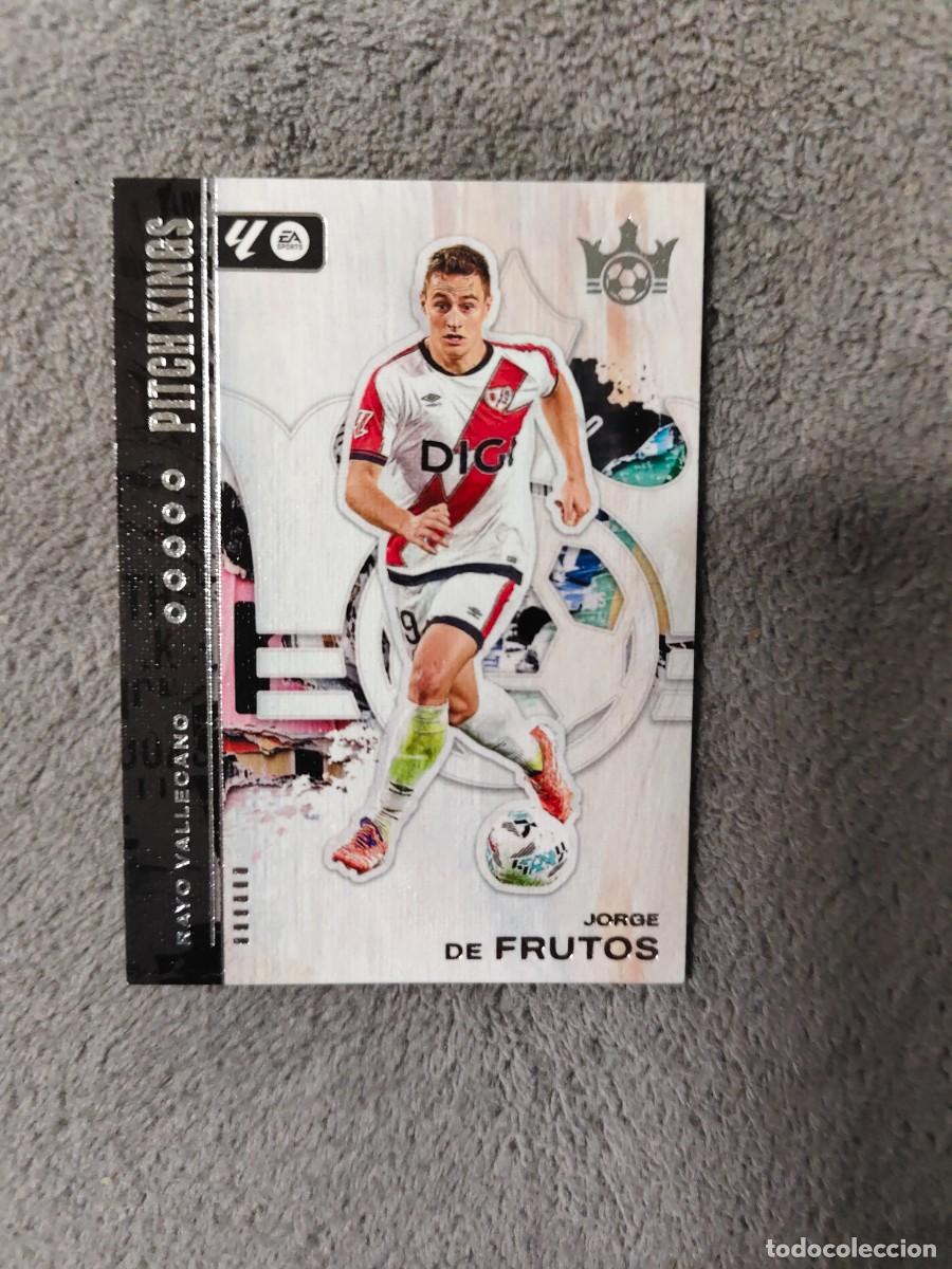 Fu&szlig;ball-Sticker: 38 PITCH KINGS LA LIGA 25 26 JORGE DE FRUTOS RAYO VALLECANO BASE PANINI 2025 2026 AAF
