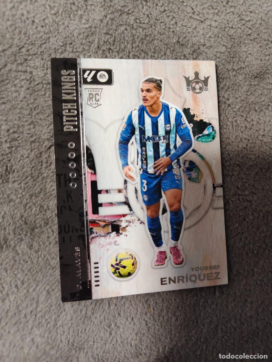 Fu&szlig;ball-Sticker: 71 PITCH KINGS LA LIGA 25 26 YOUSSEF ENRIQUEZ D. ALAVES BASE PANINI 2025 2026 AAF