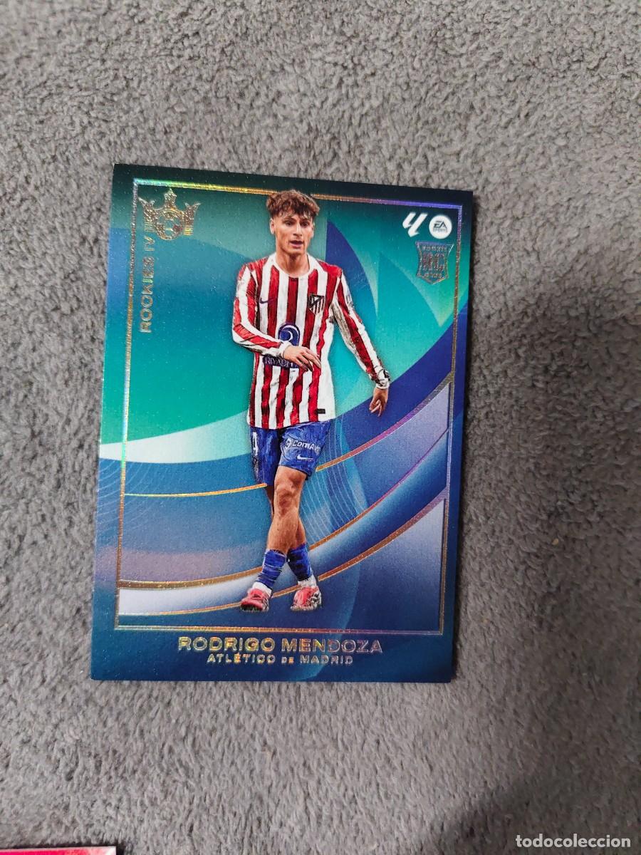 Cromos de Futebol: RIV1 PITCH KINGS LA LIGA 25 26 RODRIGO MENDOZA ATLETICO DE MADRID ROOKIES IV PANINI 2025 2026 AAF