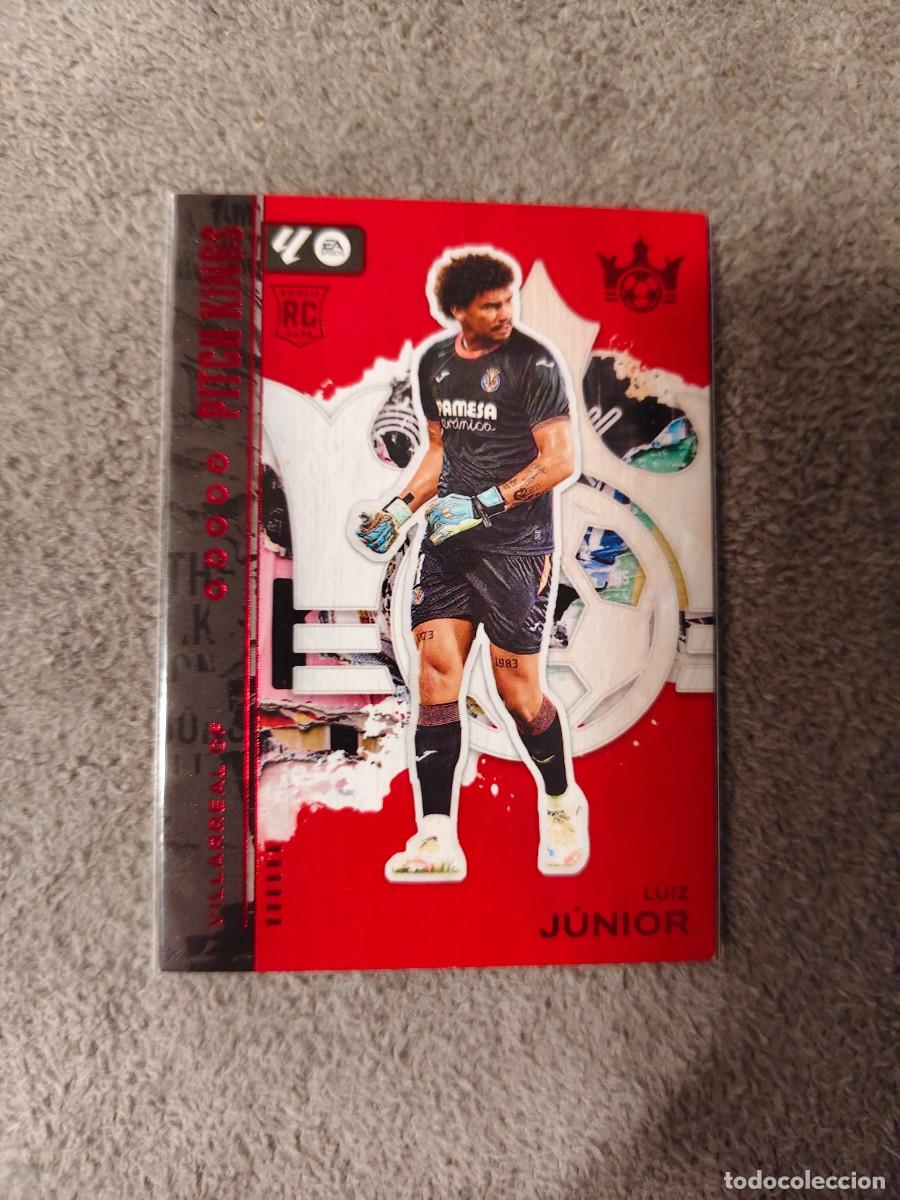 Cromos de Futebol: 23 PITCH KINGS LA LIGA 25 26 LUIZ JUNIOR VILLARREAL CF NUMERADA 199 BASE PANINI 2025 2026 AAF
