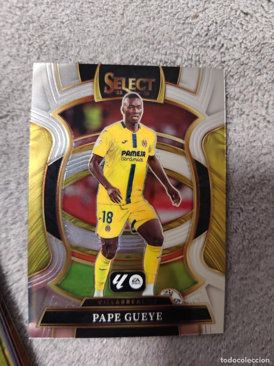 Figurine di Calcio: 23 SELECT LA LIGA 25 26 PAPE GUEYE VILLARREAL CF BASE TERRACE PANINI 2025 2026 AAI
