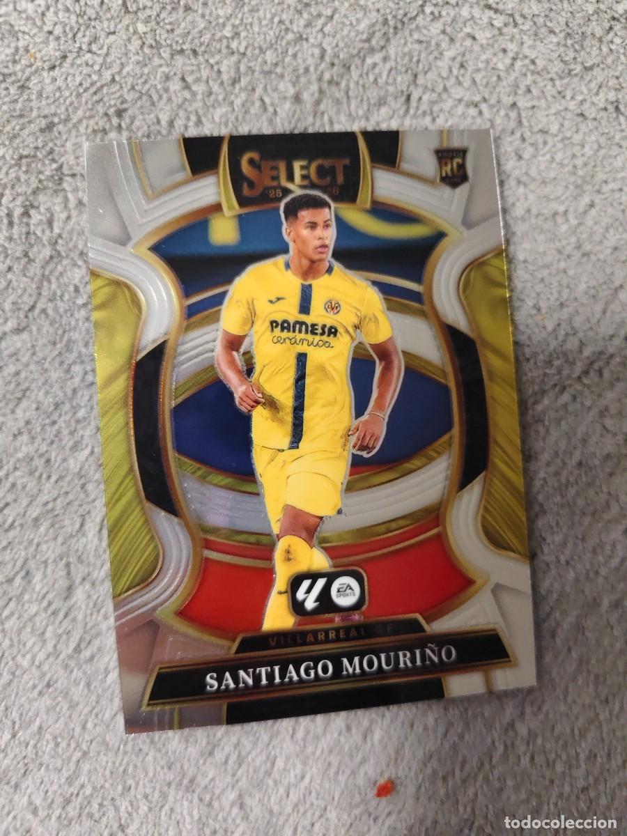 Figurine di Calcio: 24 SELECT LA LIGA 25 26 SANTIAGO MOURINO VILLARREAL CF BASE TERRACE PANINI 2025 2026 AAI