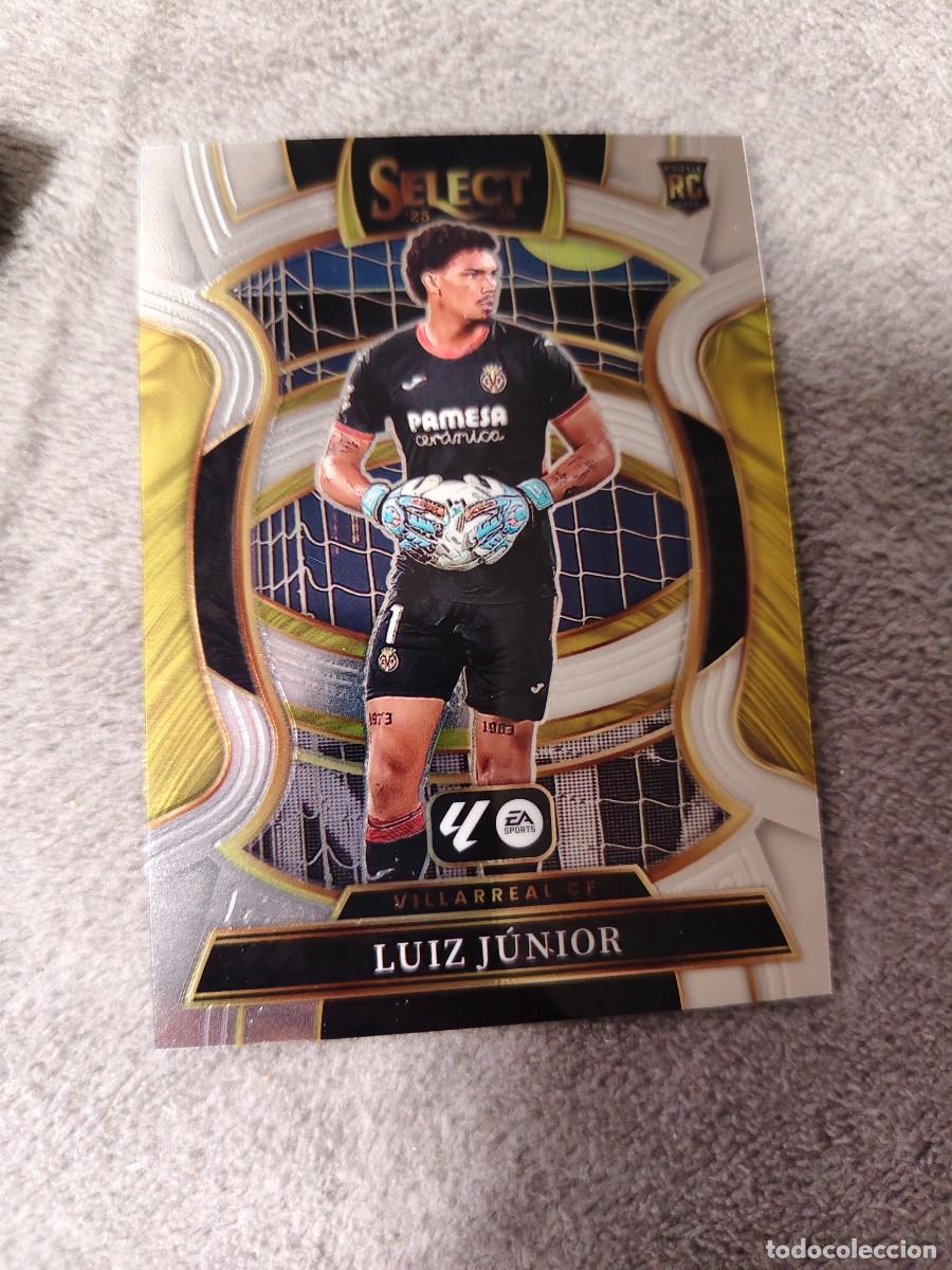 Figurine di Calcio: 25 SELECT LA LIGA 25 26 LUIZ JUNIOR VILLARREAL CF BASE TERRACE PANINI 2025 2026 AAI