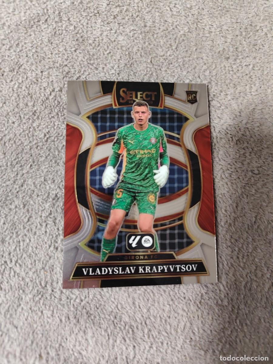 Figurine di Calcio: 78 SELECT LA LIGA 25 26 VLADYSLAV KRAPYVTSOV GIRONA FC BASE TERRACE PANINI 2025 2026 AAI