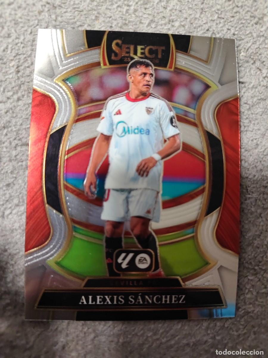 Figurine di Calcio: 83 SELECT LA LIGA 25 26 ALEXIS SANCHEZ SEVILLA FC BASE TERRACE PANINI 2025 2026 AAI