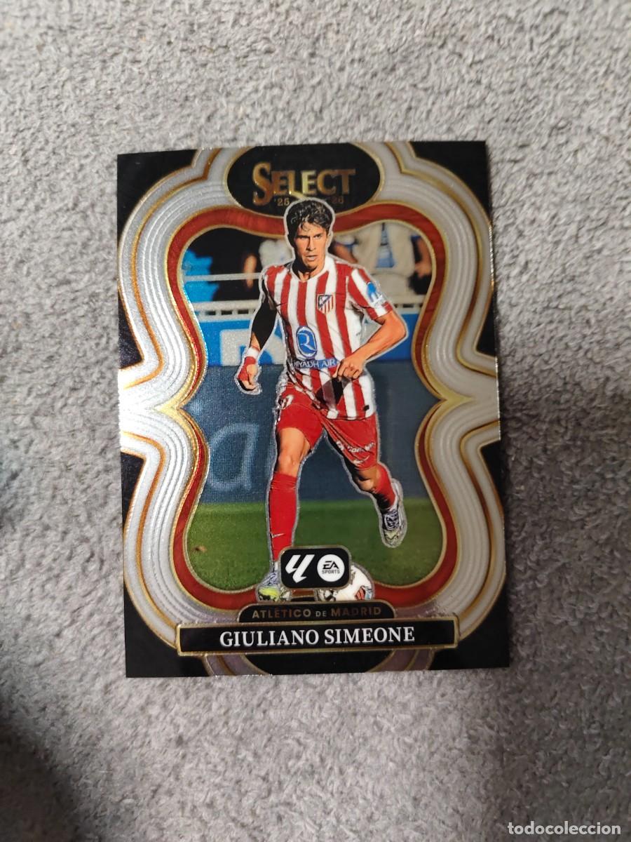 Fu&szlig;ball-Sticker: 122 SELECT LA LIGA 25 26 GIULIANO SIMEONE ATLETICO DE MADRID BASE MEZZANINE PANINI 2025 2026 AAI