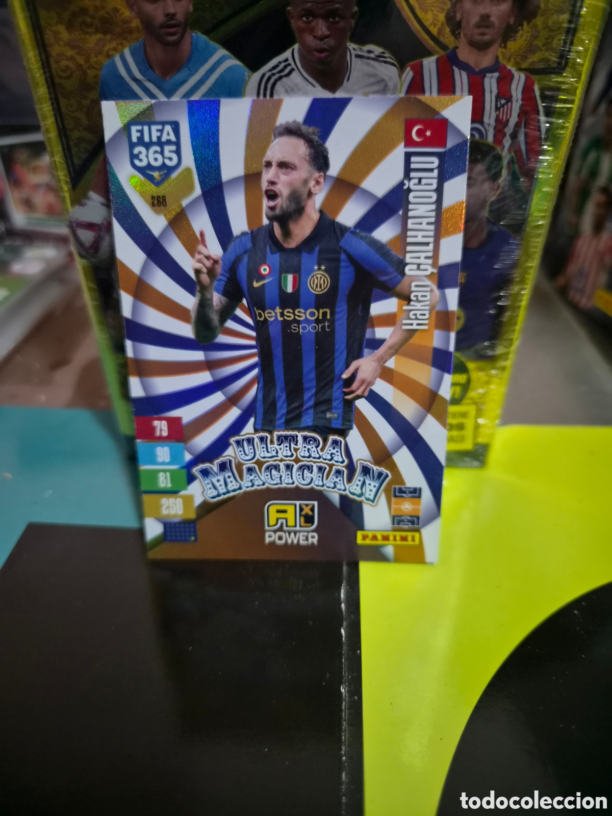 Cartes &agrave; collectionner de Football: N&deg;268 Ultra Magician Hakan &Ccedil;alhanoğlu FIFA 365 2027