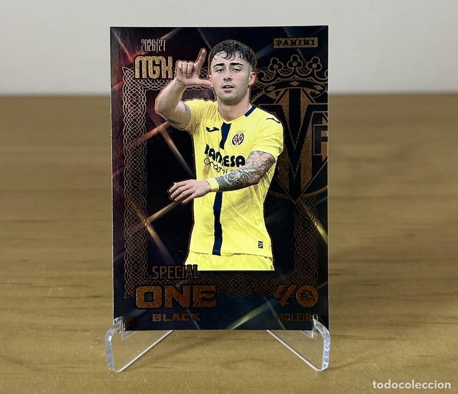 Figurine di Calcio: Alberto Moleiro Special One Black &ndash; Megacracks LaLiga 2026-27 Panini Villarreal CF