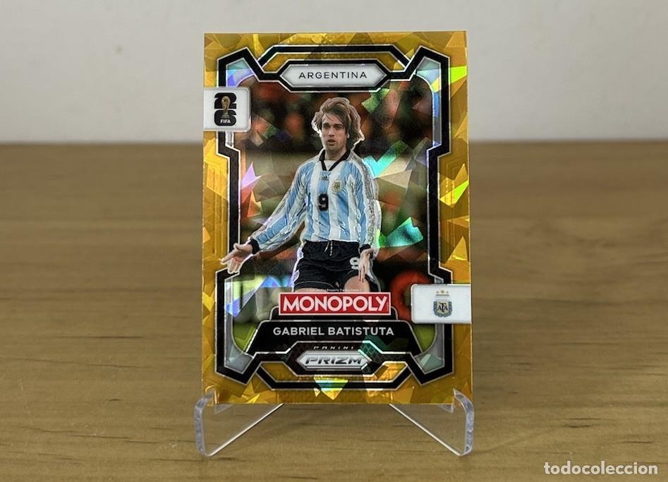 Figurine di Calcio: Gabriel Batistuta Gold Cracked Ice &ndash; Panini Prizm Monopoly FIFA World Cup 2026