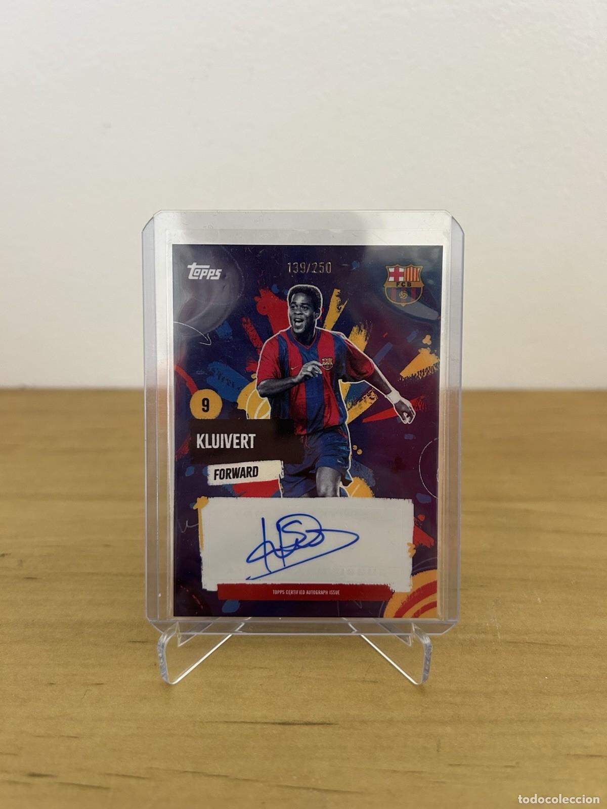 Fu&szlig;ball-Sticker: Patrick Kluivert Aut&oacute;grafo Bar&ccedil;a Rumba /250 &ndash; Topps Team Set Barcelona 2024-25