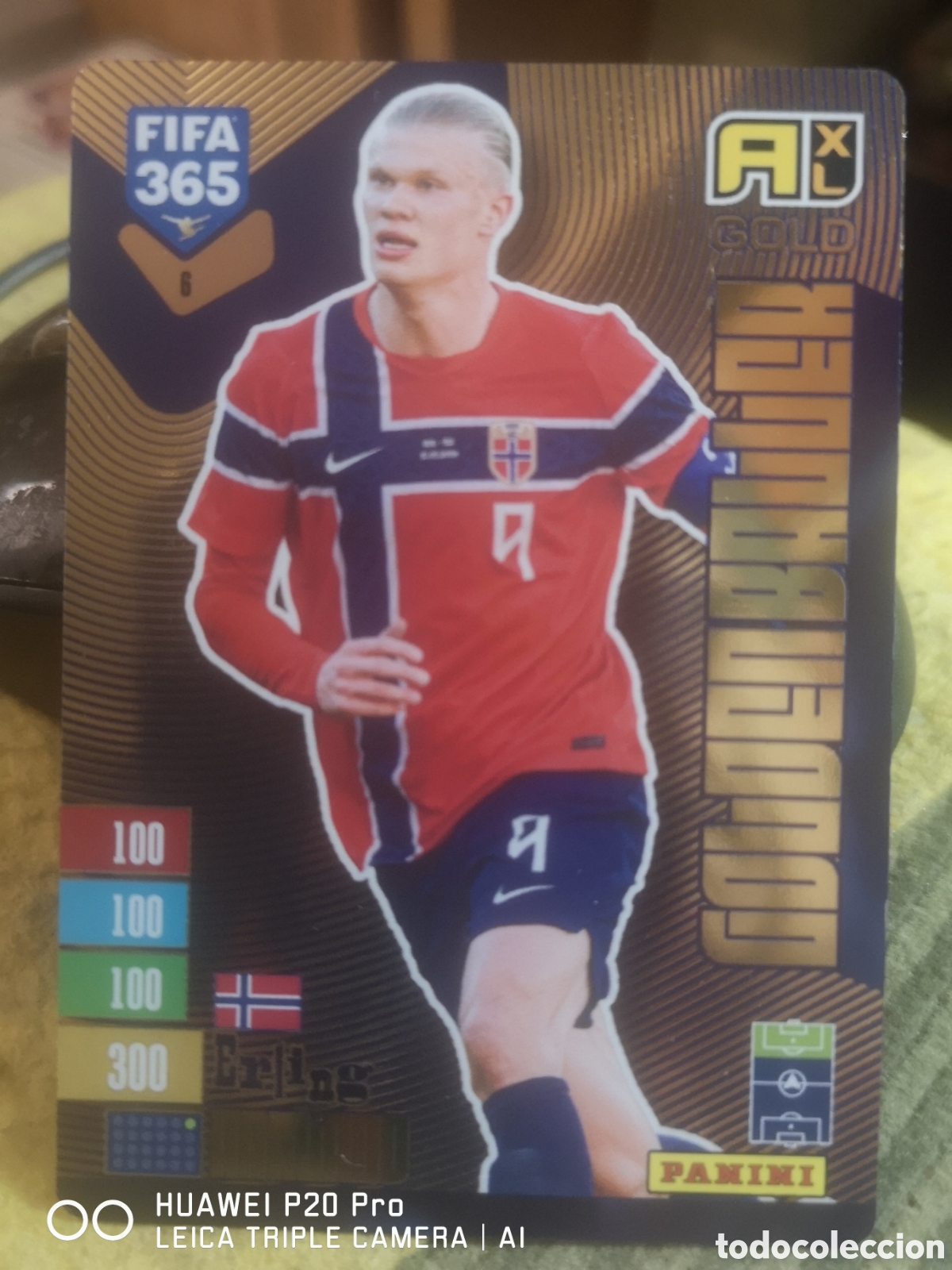Figurine di Calcio: ADRENALYN 2027 FIFA 365 GOLDEN BALLER 6 HAALAND - NORUEGA