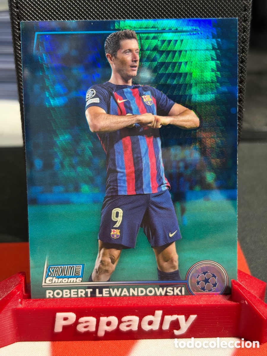 Cromos de f&uacute;tbol: Robert Lewandowski Blue Prizm FC Barcelona Topps Stadium Club Chrome UCL 2022/23