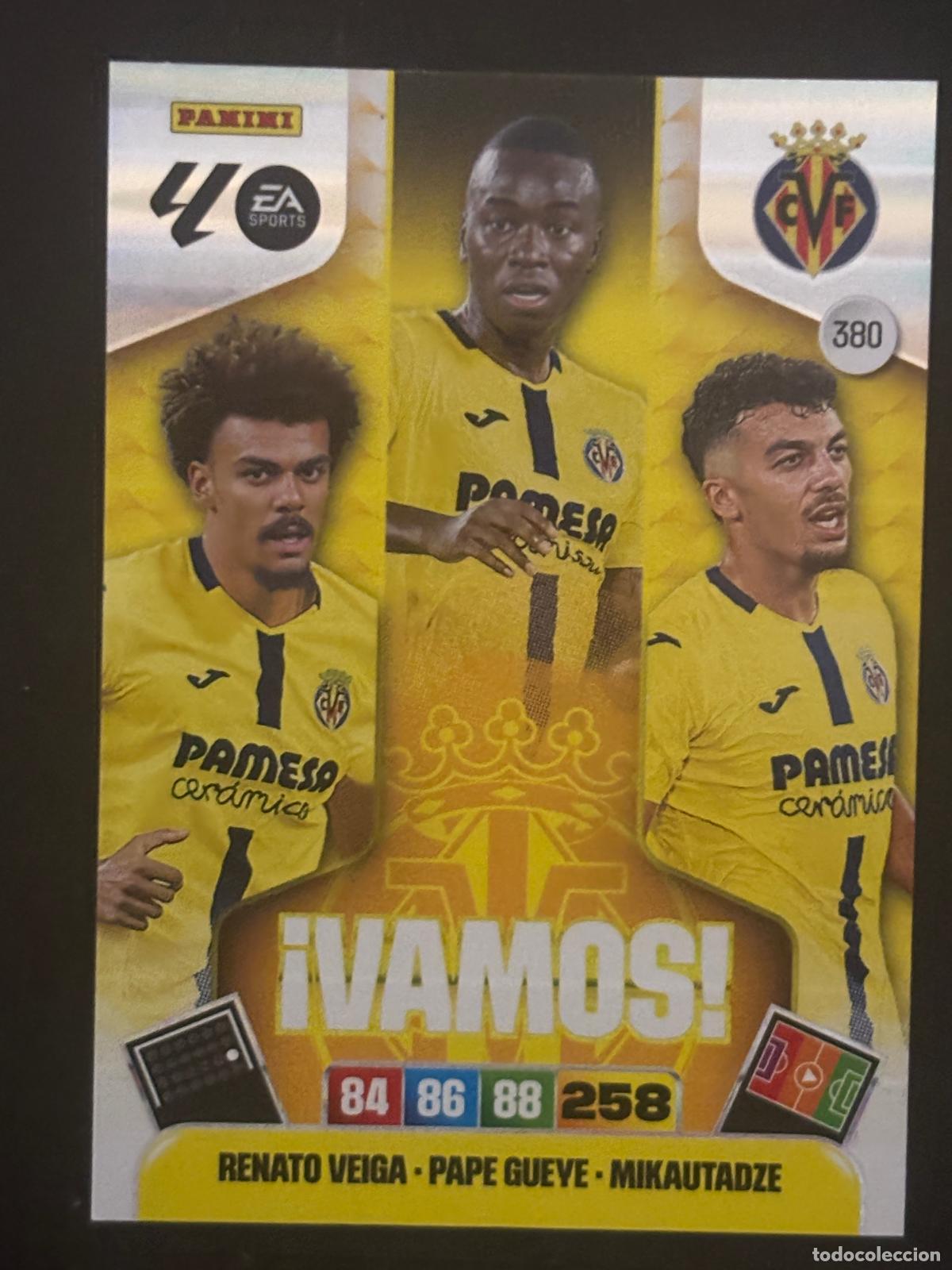 Fu&szlig;ball-Sticker: 380 VAMOS VILLARREAL &iexcl;VAMOS! ADRENALYN XL LALIGA EA SPORTS 25-26 2025-2026 PANINI