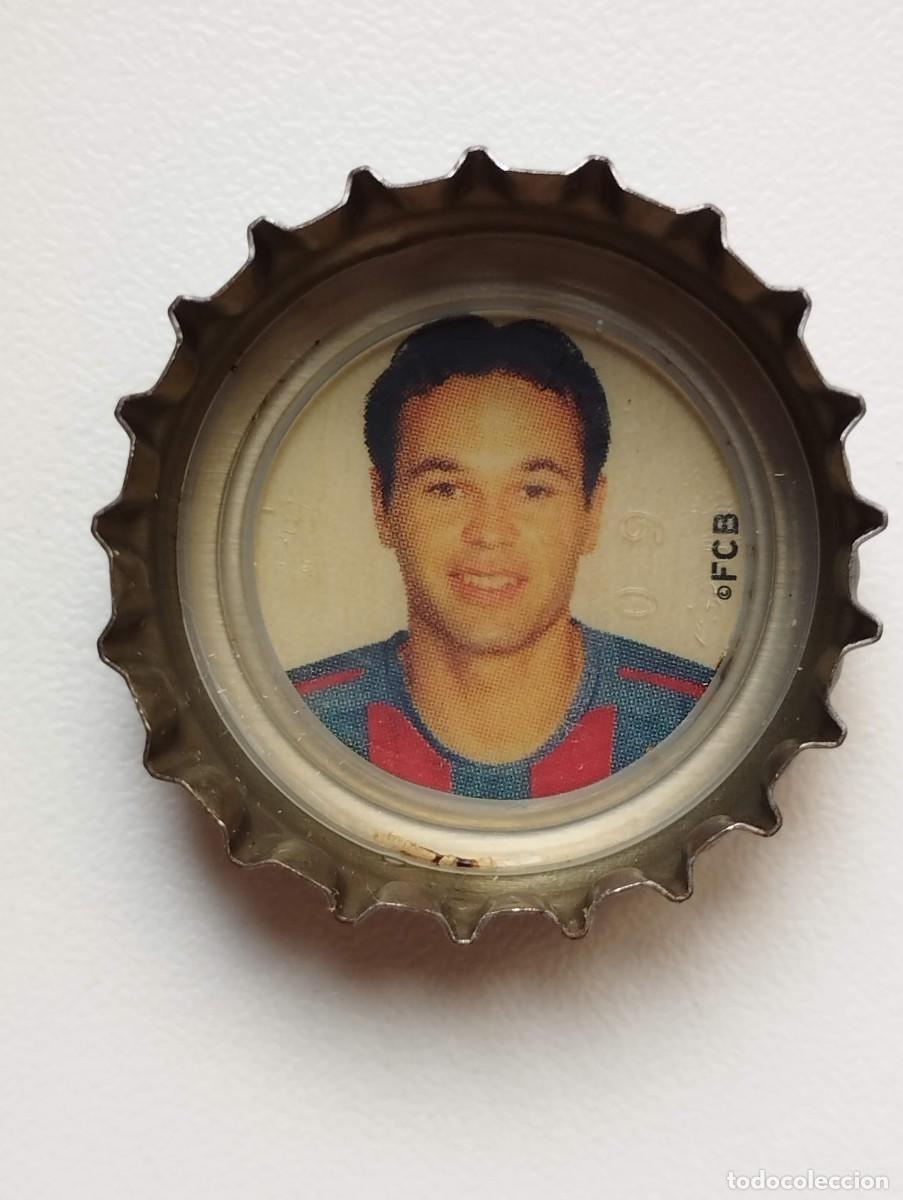 Figurine di Calcio: CHAPA, TAPA CORONA COCA COLA - CAPS - TAPON - FC BARCELONA 2005 FONDO BLANCO ANDRES INIESTA